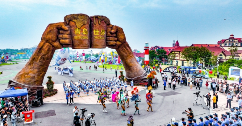 青島西海岸新區(qū)金沙灘啤酒城今日開城！